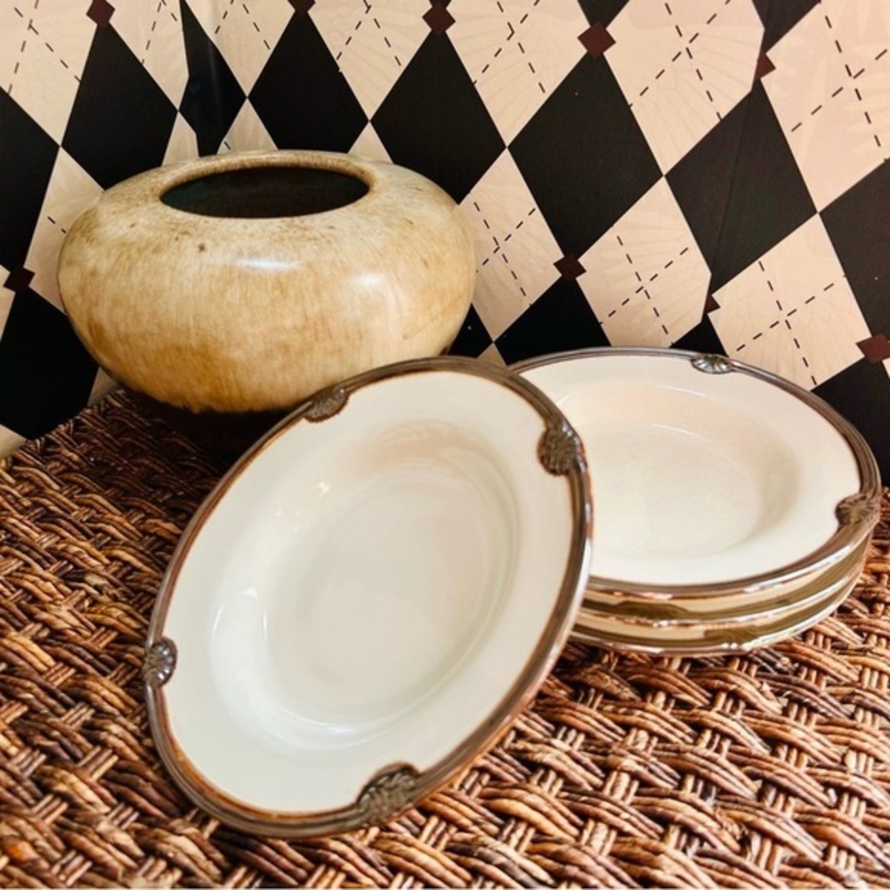 Set (4) Embossed Shell Rim Discontinued Ceramic Plate Bowls - Picture 14 of 17
